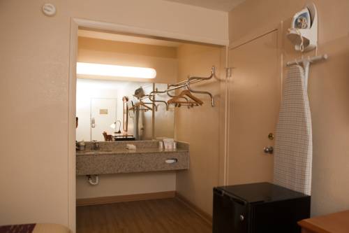 Imagen de la habitación del Hotel Red Roof Inn and Suites Jackson, Tn. Foto 15