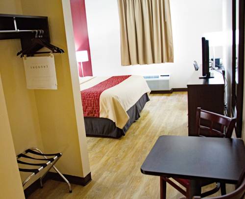 Imagen de la habitación del Hotel Red Roof Inn and Suites Jacksonville, Nc. Foto 4