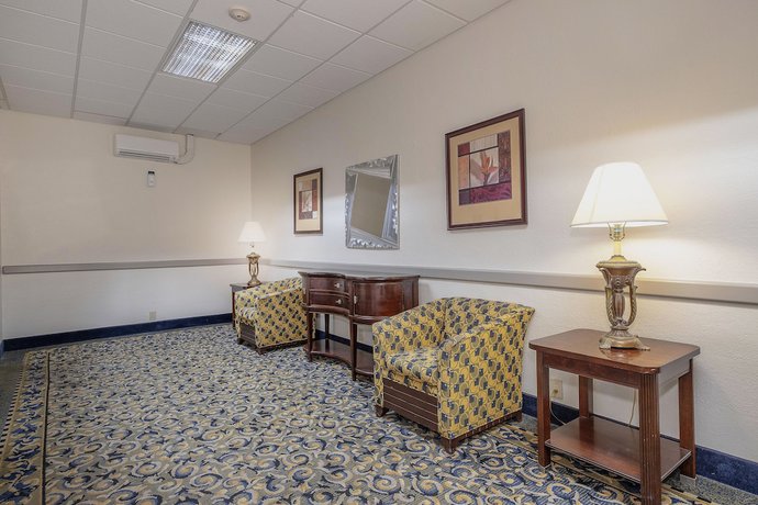 Imagen de los interiores del Hotel Red Roof Inn and Suites Macon. Foto 19