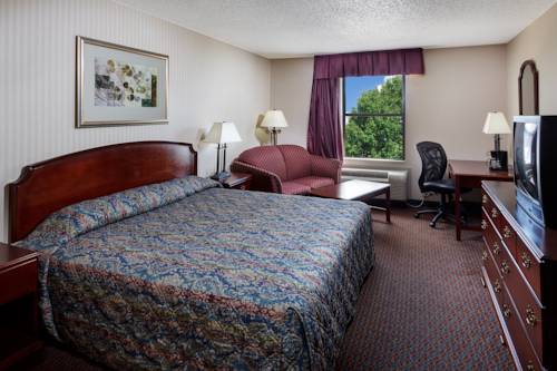 Imagen general del Hotel Red Roof Inn and Suites Newport News. Foto 1