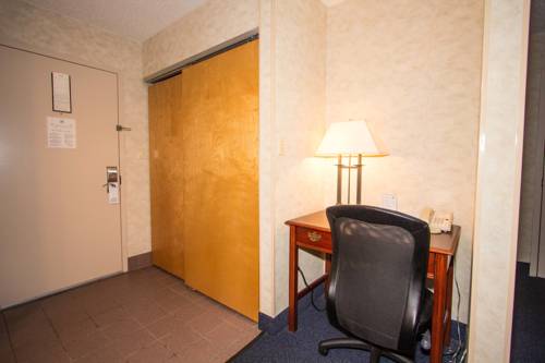 Imagen de la habitación del Hotel Red Roof Inn and Suites Newport News. Foto 3