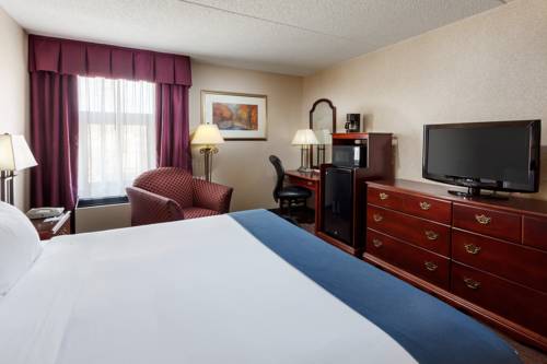 Imagen de la habitación del Hotel Red Roof Inn and Suites Newport News. Foto 6