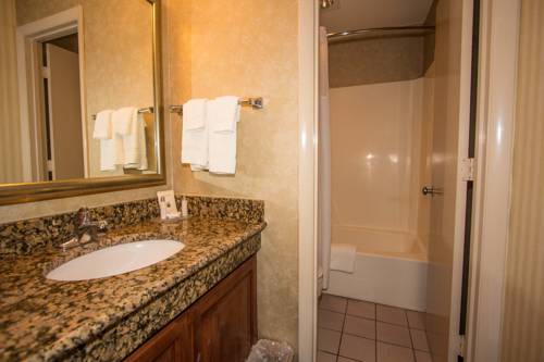 Imagen de la habitación del Hotel Red Roof Inn and Suites Newport News. Foto 7