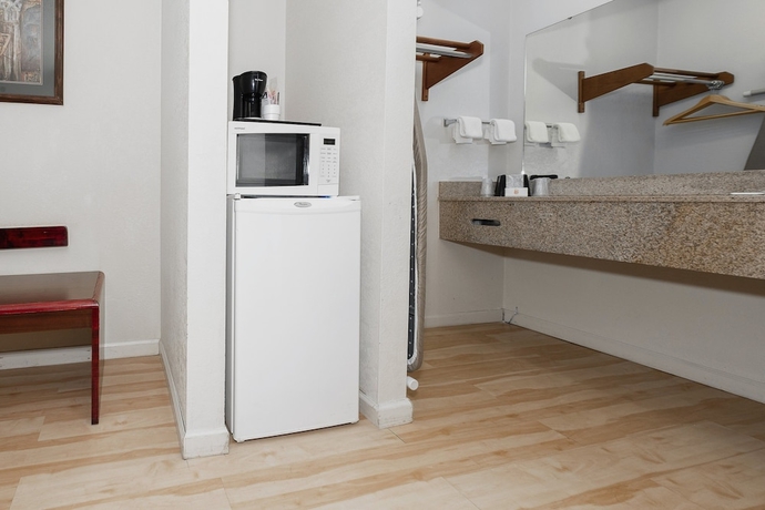 Imagen de la habitación del Hotel Red Roof Inn and Suites Rome. Foto 5