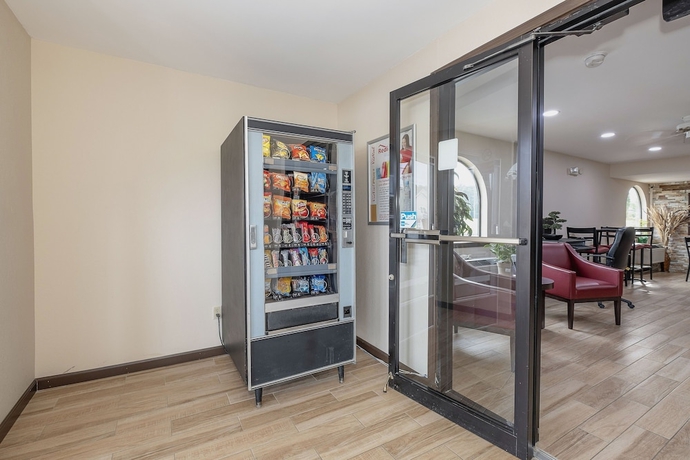 Imagen de los interiores del Hotel Red Roof Inn and Suites Rome. Foto 19