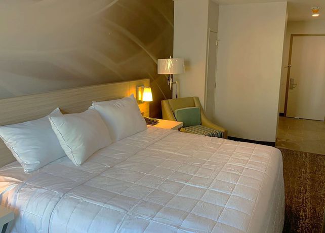 Imagen de la habitación del Hotel Red Roof PLUS+ Brooklyn - Flatbush Ave. Foto 11