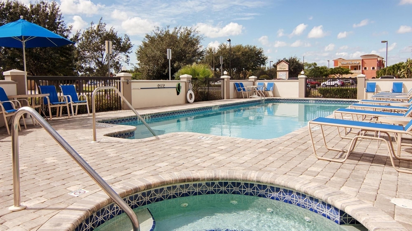 Imagen de la piscina del Hotel Red Roof PLUS Fort Myers. Foto 16