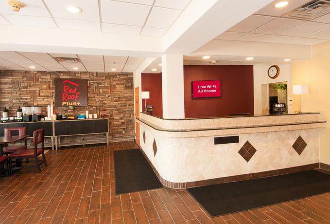 Imagen de los interiores del Hotel Red Roof PLUS Hartford Downtown. Foto 7