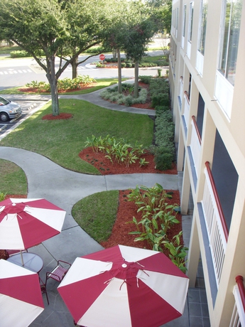 Imagen de los exteriores del Hotel Red Roof PLUS+ Orlando-Convention Center/ Int'l Dr. Foto 12