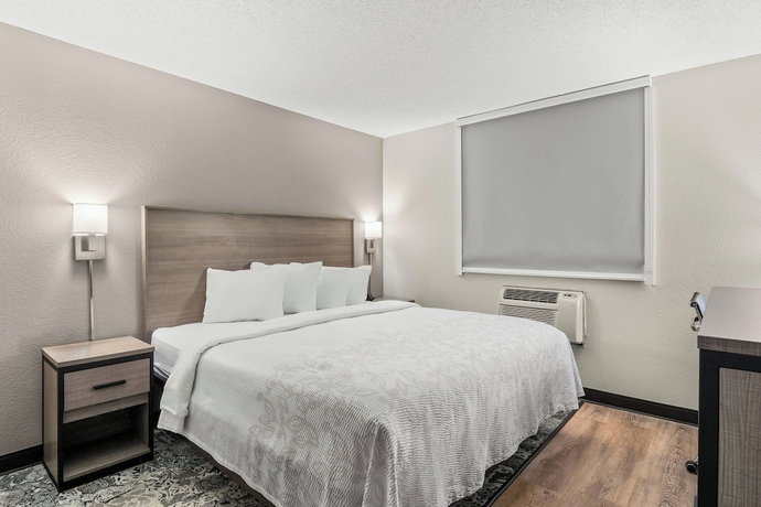 Imagen de la habitación del Hotel Red Roof Plus+ Belleville. Foto 3