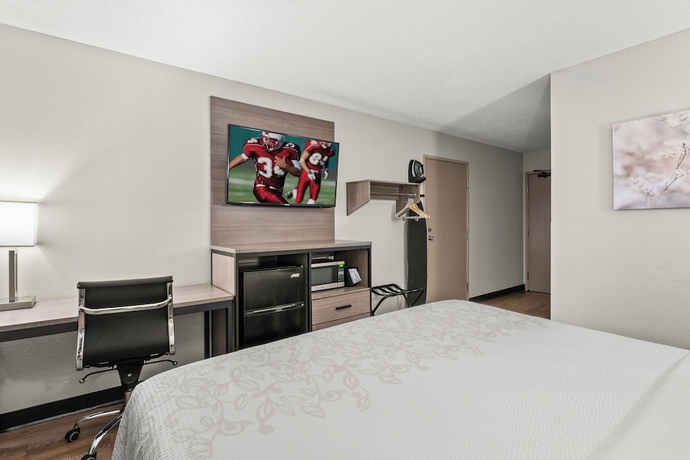 Imagen de la habitación del Hotel Red Roof Plus+ Belleville. Foto 4