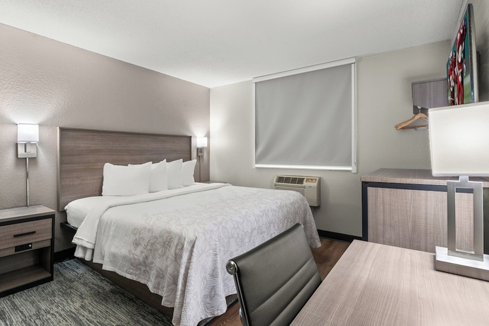 Imagen de la habitación del Hotel Red Roof Plus+ Belleville. Foto 5