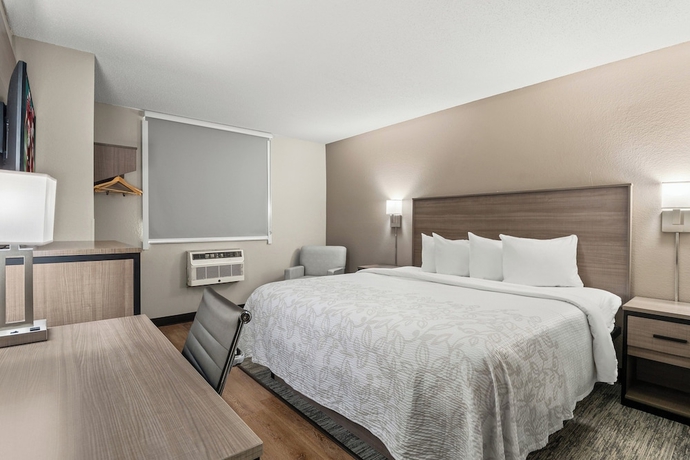 Imagen de la habitación del Hotel Red Roof Plus+ Belleville. Foto 6