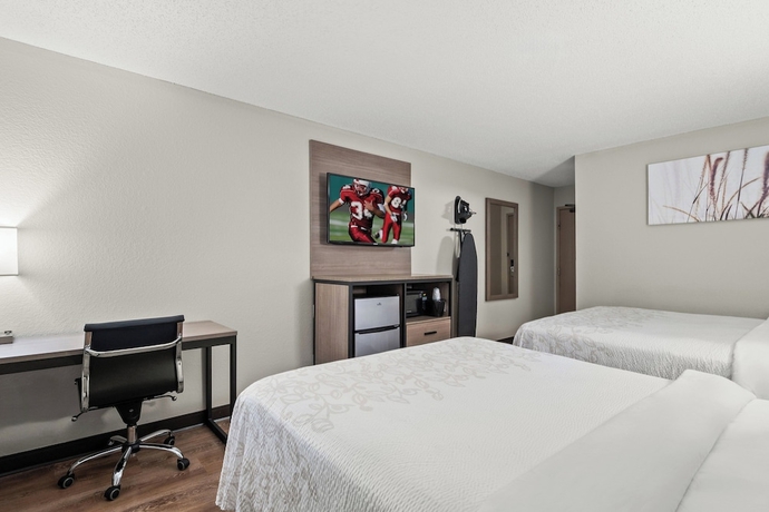 Imagen de la habitación del Hotel Red Roof Plus+ Belleville. Foto 9