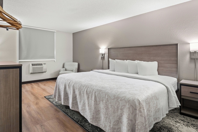 Imagen de la habitación del Hotel Red Roof Plus+ Belleville. Foto 10