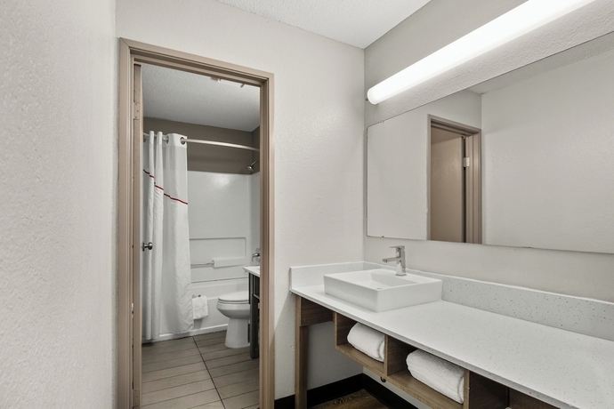 Imagen de la habitación del Hotel Red Roof Plus+ Belleville. Foto 11