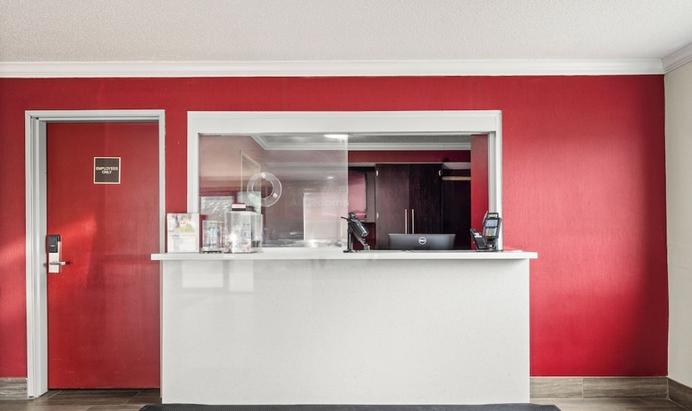 Imagen de los interiores del Hotel Red Roof Plus+ Belleville. Foto 16