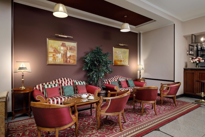 Imagen de los interiores del Hotel Red Royal. Foto 18