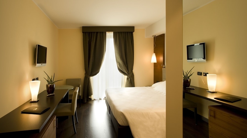 Imagen de la habitación del Hotel Red S Redaelli. Foto 8