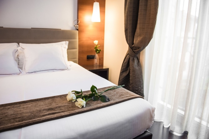 Imagen de la habitación del Hotel Red S Redaelli. Foto 9