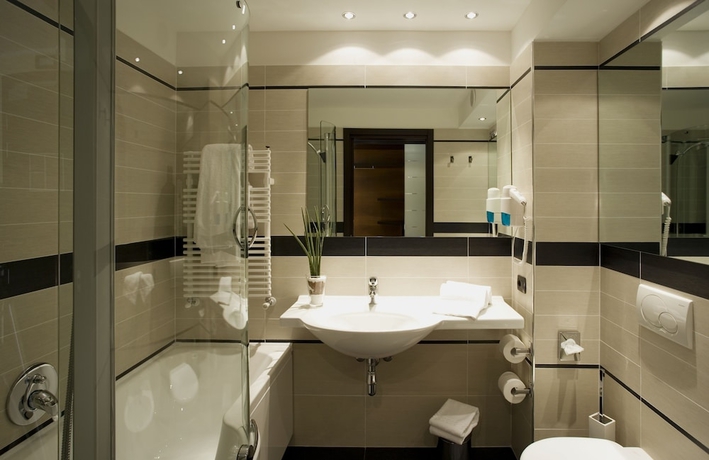 Imagen de la habitación del Hotel Red S Redaelli. Foto 15