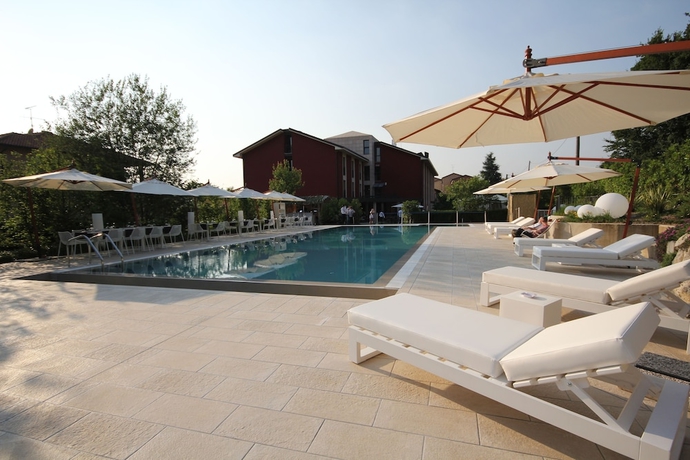 Imagen de la piscina del Hotel Red S Redaelli. Foto 19