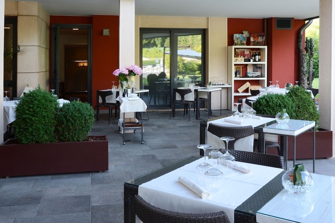 Imagen del bar/restaurante del Hotel Red S Redaelli. Foto 2