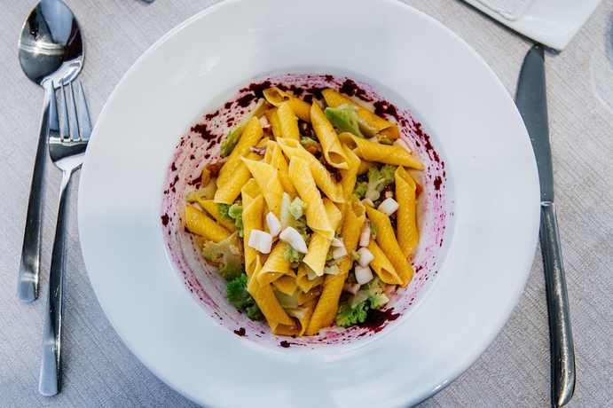 Imagen del bar/restaurante del Hotel Red S Redaelli. Foto 4