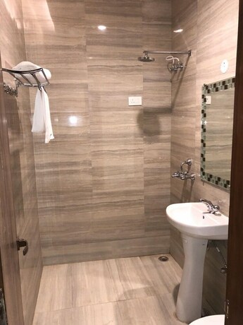 Imagen de la habitación del Hotel Red Sapphire, Moradabad. Foto 25