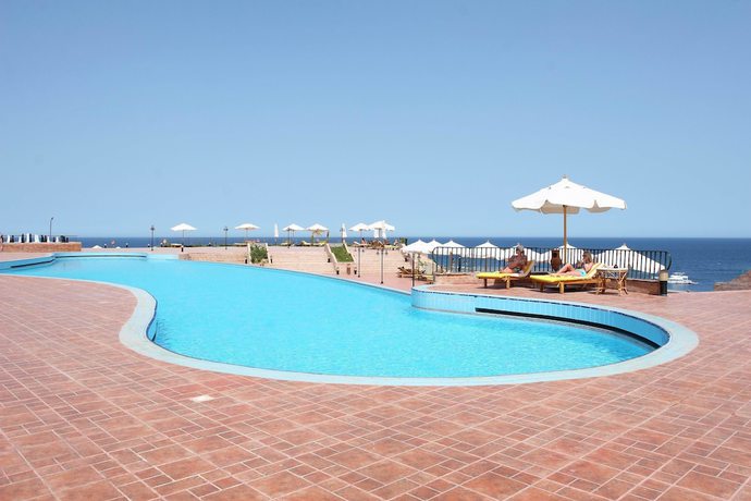 Imagen de la piscina del Hotel Red Sea Taj Mahal Resort and Aqua Park. Foto 16