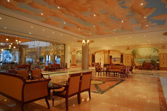 Imagen de los interiores del Hotel Red Sea Taj Mahal Resort and Aqua Park. Foto 14