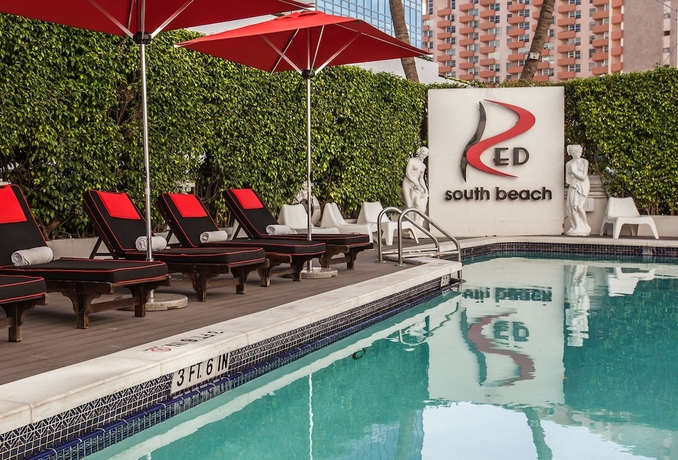 Imagen de la piscina del Hotel Red South Beach. Foto 19