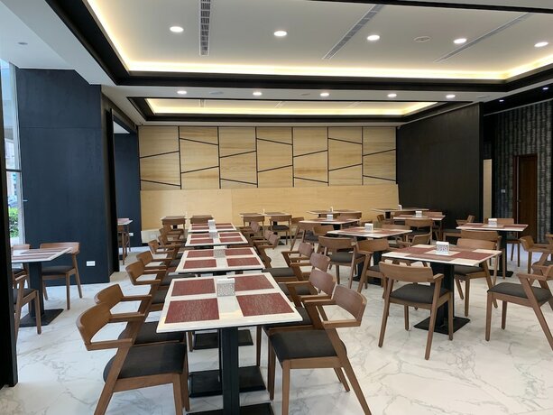Imagen del bar/restaurante del Hotel Red, Yuanlin. Foto 11