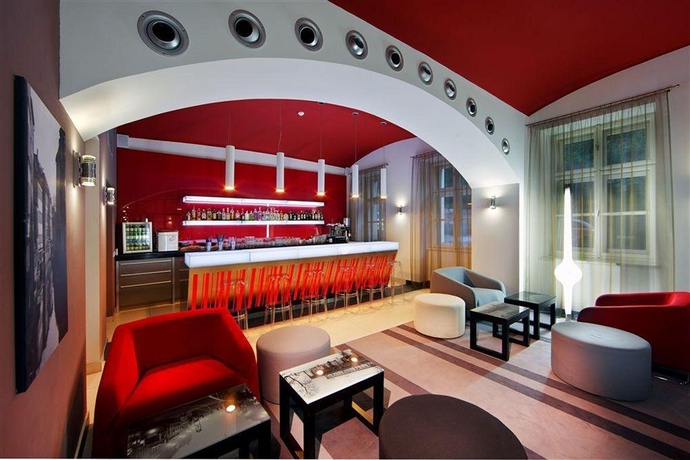 Imagen del bar/restaurante del Hotel Red and Blue Design Prague. Foto 3