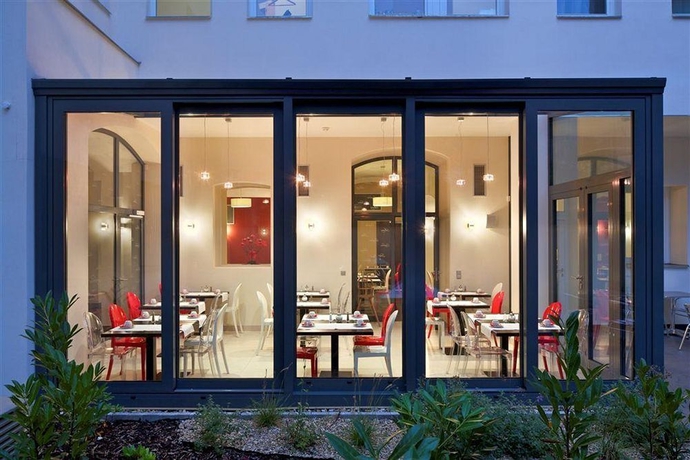 Imagen de los exteriores del Hotel Red and Blue Design Prague. Foto 7