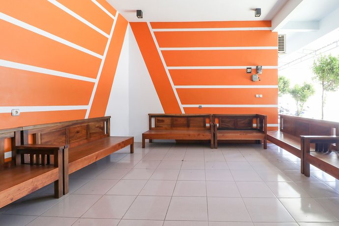 Imagen de los interiores del Hotel RedDoorz At Merdeka Street Garut. Foto 15