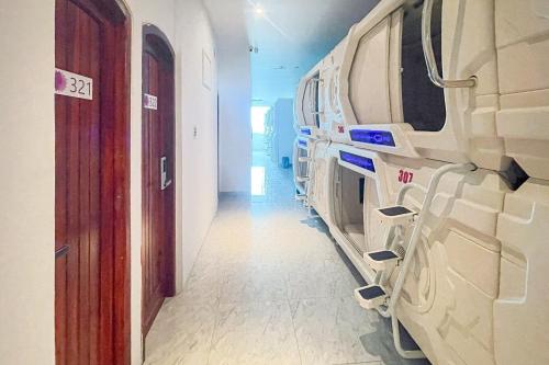 Imagen general del Hotel RedDoorz Capsule at Batu Tulis. Foto 16
