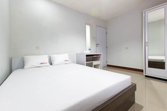 Imagen general del Hotel RedDoorz @ Cideng. Foto 1