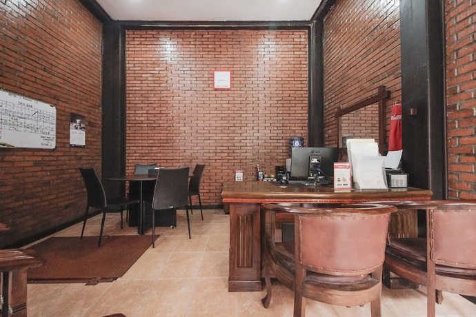 Imagen de los interiores del Hotel RedDoorz @ Cilandak Timur. Foto 19