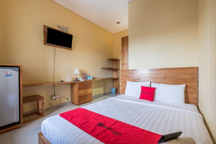 Imagen de la habitación del Hotel RedDoorz @ Kerta Dalem Sidakarya. Foto 2