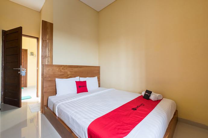 Imagen de la habitación del Hotel RedDoorz @ Kerta Dalem Sidakarya. Foto 3