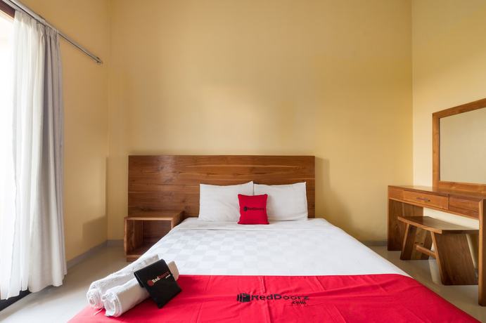 Imagen de la habitación del Hotel RedDoorz @ Kerta Dalem Sidakarya. Foto 11