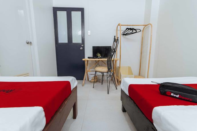 Imagen de la habitación del Hotel RedDoorz @ Ledesco Avenue Lapaz Iloilo. Foto 8