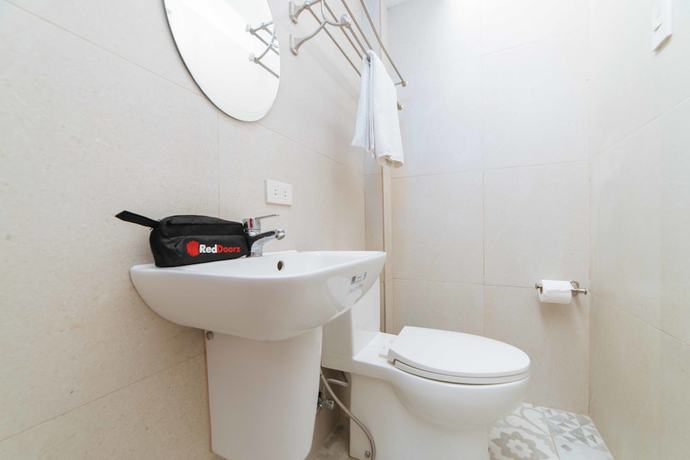 Imagen de la habitación del Hotel RedDoorz @ Ledesco Avenue Lapaz Iloilo. Foto 19