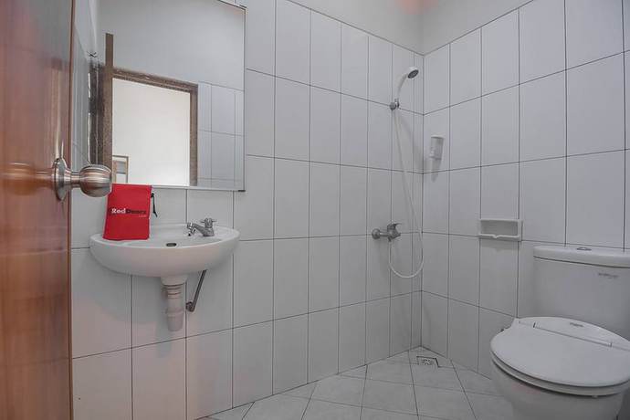 Imagen de la habitación del Hotel RedDoorz @ Maribaya Street 2. Foto 14