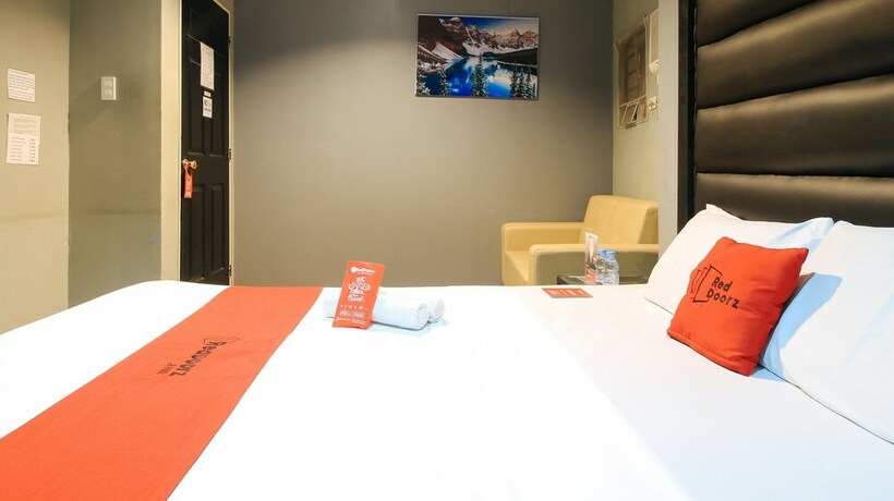 Imagen de la habitación del Hotel RedDoorz @ P Florentino Street Sampaloc Manila. Foto 22