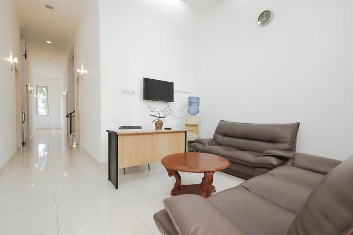 Imagen de los interiores del Hotel RedDoorz @ Permata Sari Karawaci. Foto 20