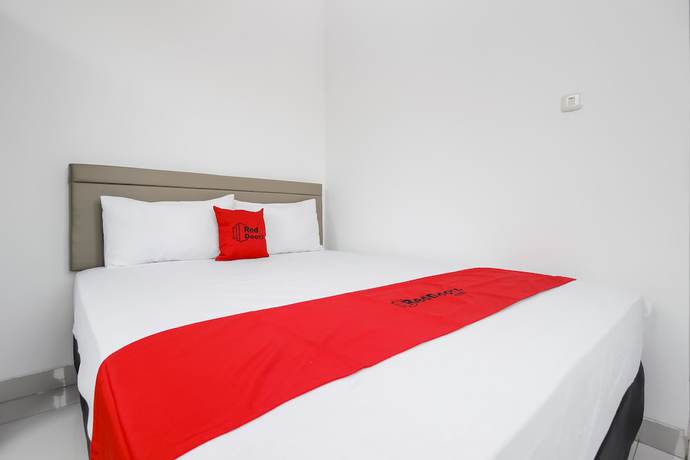 Imagen de la habitación del Hotel RedDoorz @ Permata Sari Karawaci. Foto 12