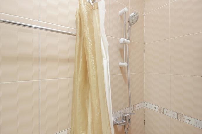 Imagen de la habitación del Hotel RedDoorz @ Permata Sari Karawaci. Foto 13