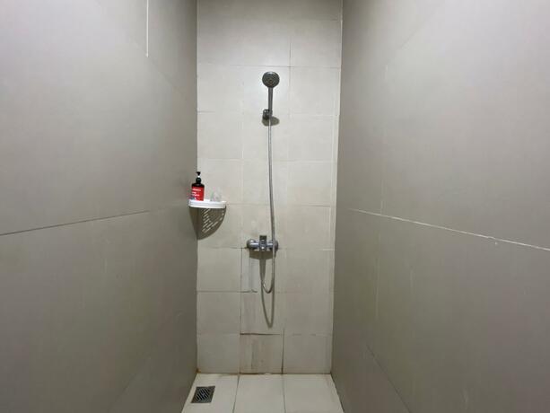 Imagen general del Hotel RedDoorz Plus @ Karapitan Street. Foto 3